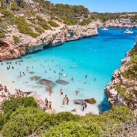 30 Meter in die Tiefe: 17-Jährige nach Klippensprung auf Mallorca im Krankenhaus