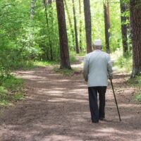 Pensionist (70) im Park von zwei Frauen brutal attackiert