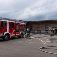 Großaufgebot an Einsatzkräften bei Brand in Wolferner Altstoffsammelzentrum
