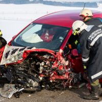 3 Verletzte bei schwerem Verkehrsunfall auf der B129 - Unfallbeteiligte ausgeforscht