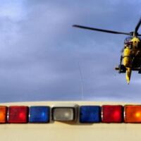 Biker prallten gegen stehende Fahrzeuge: 1 Toter und 1 Schwerverletzter nach Motorradunfall auf der B148