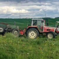 Tödlicher Unfall in Garsten: 40-jähriger Landwirt von Traktor erschlagen