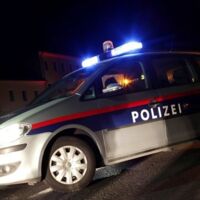 2 Fahrgäste in Linzer Straßenbahn von 4 Tätern attackiert und bestohlen