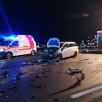 4 Verletzte bei Zusammenstoß zweier PKW auf der B122