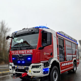 Blaulicht-Spektakel in Leonstein: Erster „Tag der Einsatzkräfte“ mit Fahrzeugsegnung