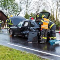 Kollision auf nasser Fahrbahn in Kirchberg-Thening