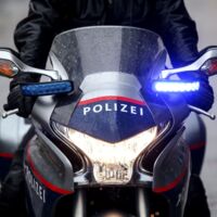 Unbekannter Täter stiehlt Pkw und verursacht Unfall in Traun
