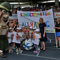 Allhaming gewinnt das Torwandschießen der Kindergarten-Olympiade 2019