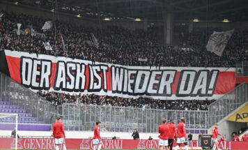 LASK Fans in der Generali-Arena vor dem Spiel der ADMIRAL Bundesliga zwischen FK Austria Wien und LASK in der 32. Runde in der Generali-Arena in Wien am Sonntag, 17.05.2026. (Foto: FOTOKERSCHI / WERNER KERSCHBAUMMAYR)