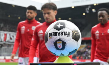 Vor dem Spielbeginn der Begegnung in der ADMIRAL Bundesliga zwischen FK Austria Wien und LASK in der 32. Runde in der Generali-Arena in Wien am Sonntag, 17.05.2026. (Foto: FOTOKERSCHI / WERNER KERSCHBAUMMAYR)