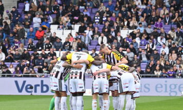 Vor dem Spielbeginn der Begegnung in der ADMIRAL Bundesliga zwischen FK Austria Wien und LASK in der 32. Runde in der Generali-Arena in Wien am Sonntag, 17.05.2026. (Foto: FOTOKERSCHI / WERNER KERSCHBAUMMAYR)