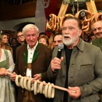 Weißwurstparty im Stanglwirt: Andreas Gabalier, 8.000 Weißwürste und hoher Promi-Auflauf