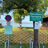 Halteverbot am Hundebadeplatz Weyregg aufgehoben – Gemeinderat beschließt Lösung im Parkstreit
