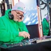 DJ Ötzi Gipfeltour 2026: Rekordstart vor 5.000 Fans im Goaßstall in Hinterglemm