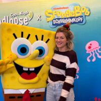 Gelber Kult-Star erobert die Lunchbox: Nina Bott feiert gesunden Snack-Spaß in Hamburg