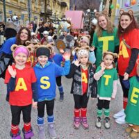 Faschingszauber in Bad Ischl: Kinder feiern bunten Umzug durch die Kaiserstadt