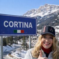 Paralympics-Gold für Johannes Aigner: Sängerin Vanessa Maria aus Frankenburg feiert mit ihm in Cortina