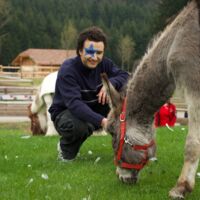 ESC-Star COSMÓ auf Gut Aiderbichl: Emotionale Tier-Begegnung vor dem großen Finale