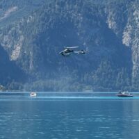 Großeinsatz am Wasser: Kleinflugzeug bei Steinbach in den Attersee gestürzt