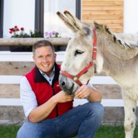 Gut Aiderbichl Deggendorf feiert 20 Jahre mit großem Tierfest