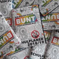 Wir machen Schule bunt - Sozialistische Jugend Scheibbs verteilt hunderte Schulkalender im Bezirk