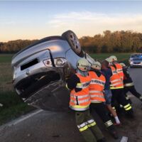 Auto landete in Purgstall auf dem Dach
