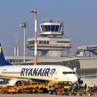Ryanair fliegt 2026 ab Linz nach Alicante, Bari und London