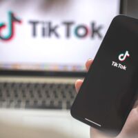 Musik von Taylor Swift und Co. könnte bald von TikTok verschwinden