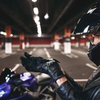 Tragödie: Vermisste Motorradfahrerin (18) tot in Kanal gefunden