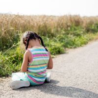 Polizei bittet um Hinweise: Vermisstes Kind (9) auf Überwachungsvideo mit Perücke gesehen