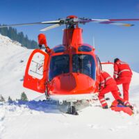 Drama in Niederösterreich: Notarzthubschrauber bergen zwei junge Skifahrer