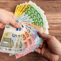 Zu wenig Lohn: Elektriker aus Niederösterreich erhält 7.600 Euro Nachzahlung
