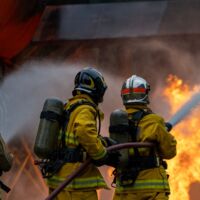 Brand-Alarm in Italien: Flammen sorgen für Angst an beliebtem Strand