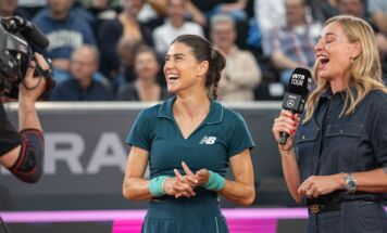 Nach dem Sieg gegen Kraus bekam Cirstea von Babsi Schett und den Zuschauern ein Geburtstagsständchen; gerd2709