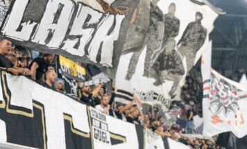 Die Fans feuern ihre Spieler frenetisch an; Foto: gerd2709