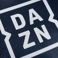 Einfach gegangen: DAZN-Moderator verlässt Studio während Live-Übertragung eines Fußballspiels