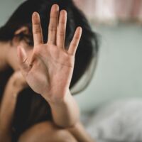 Gewalt in der Kindheit: Deutsche Influencerin mit schweren Vorwürfen gegen ihre Mutter