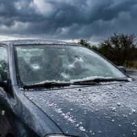 Heftige Unwetter beschädigen Autos und Dächer in Norddeutschland