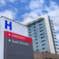 Influencer nach selbstgefährdendem TikTok-Livestream im Krankenhaus