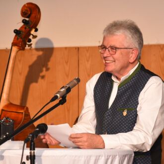 Heiterer Mundartabend mit Karl Hackl
