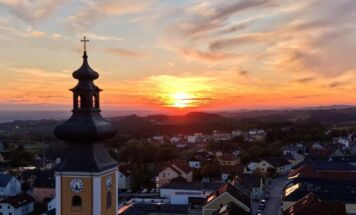 Dieses Leserfoto von Georg Gschwandtner erreichte die Tips-Redaktion. Es zeigt den Sonnenuntergang über Münzbach. (Foto: Georg Gschwandtner)